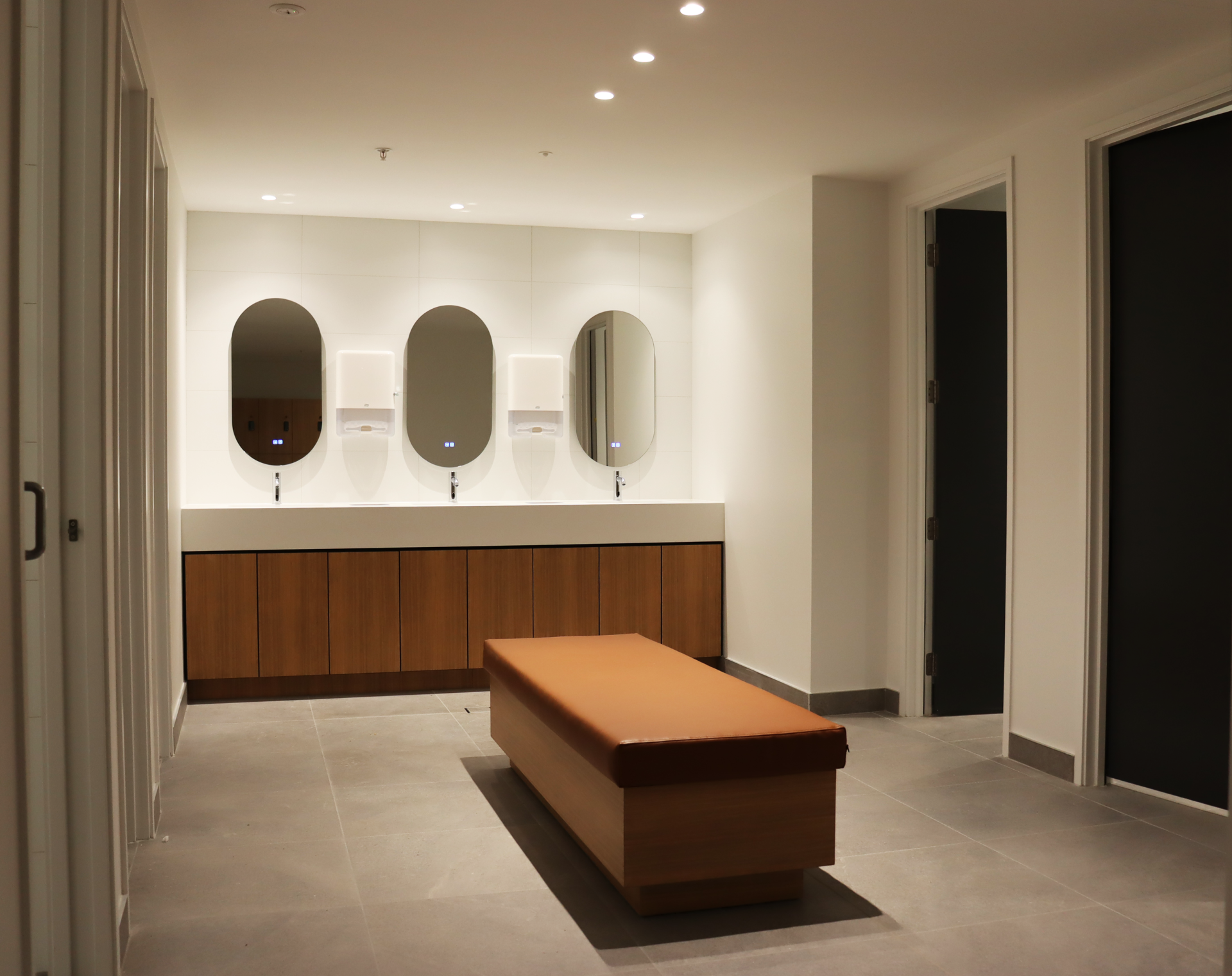 bathrooms womens